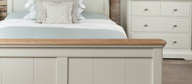 Super kingsize bedsteads