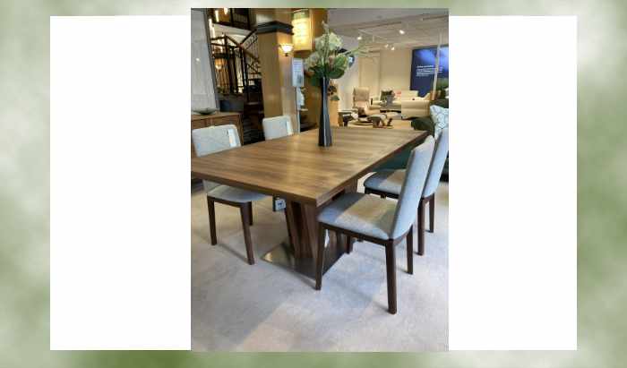 Extending Dining Table And 4 Sm47 Dining Chairs